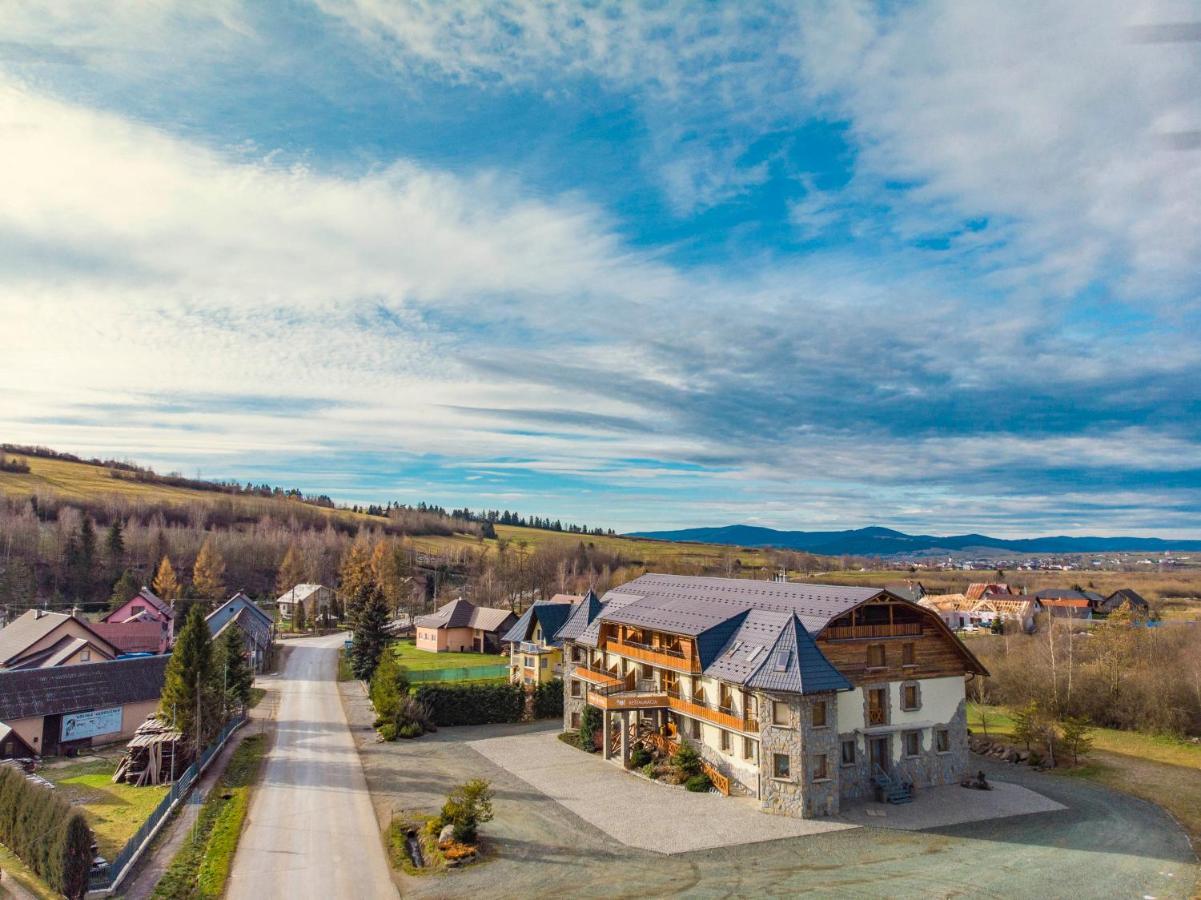 Orava Hotel Vitanová Exterior foto