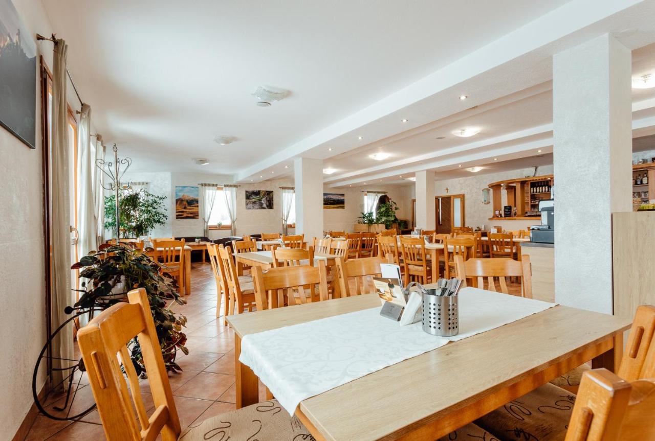 Orava Hotel Vitanová Exterior foto